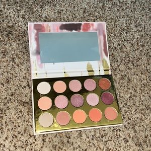 Ellen Tracy eyeshadow palette.